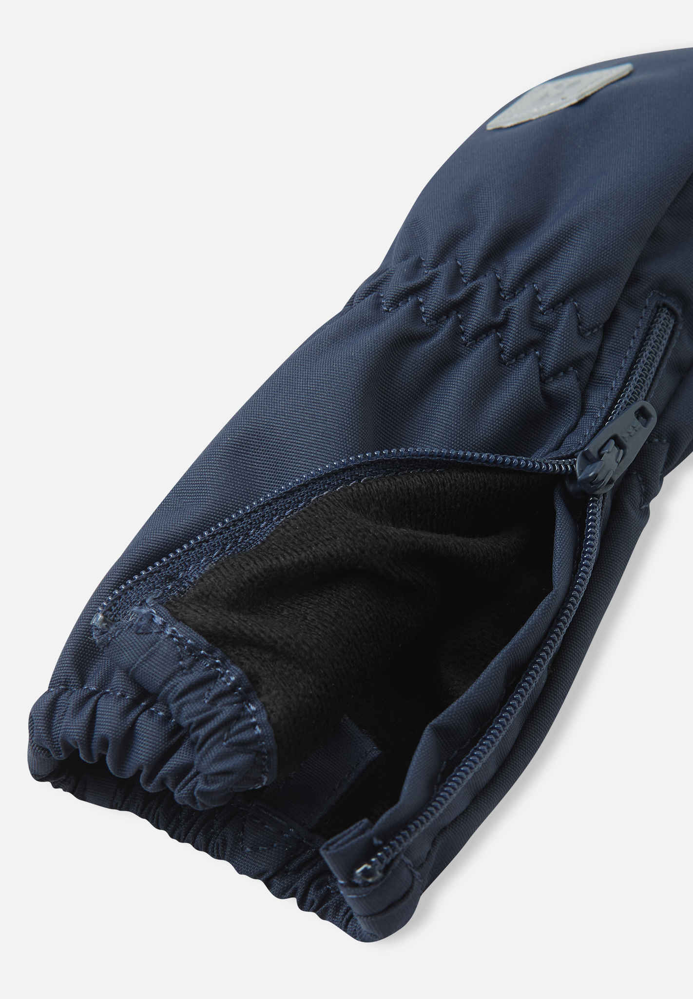 Småbarn skalvantar Poimii